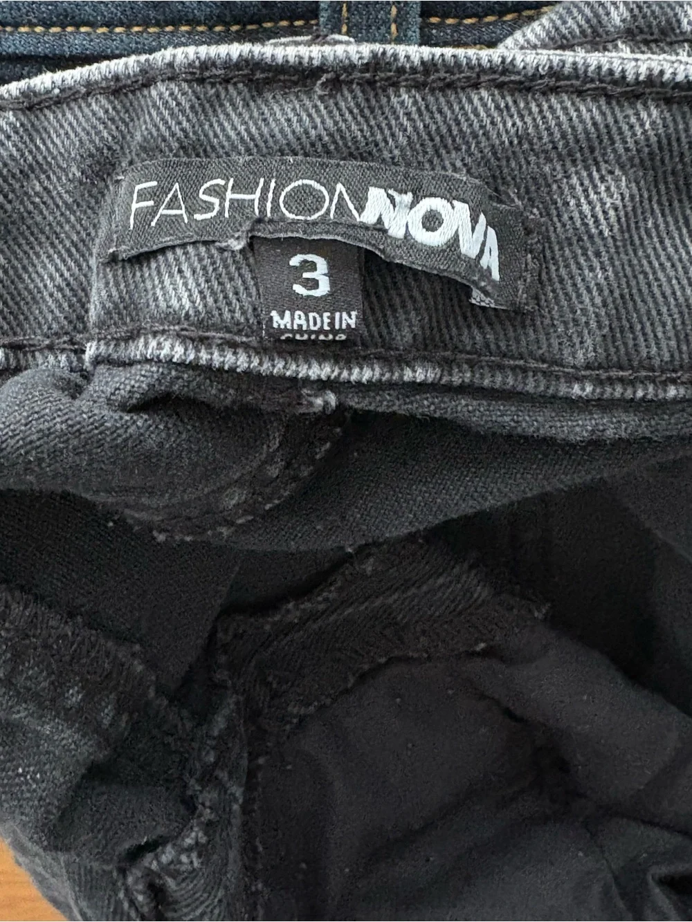Fashion Nova Black High-Rise Ripped Mom Jeans size: 3 - Picture 10 of 10